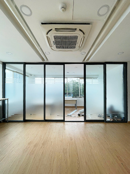 Thi công decal cửa kính film cách nhiệt